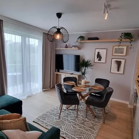 Apartament Mlody Gdansk - Bezplatny Parking, Mocne Wifi, Dobre Polaczenie Z Lotniskiem Exterior photo