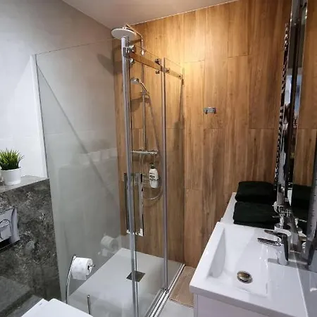 Apartament Mlody Gdansk - Bezplatny Parking, Mocne Wifi, Dobre Polaczenie Z Lotniskiem Exterior photo