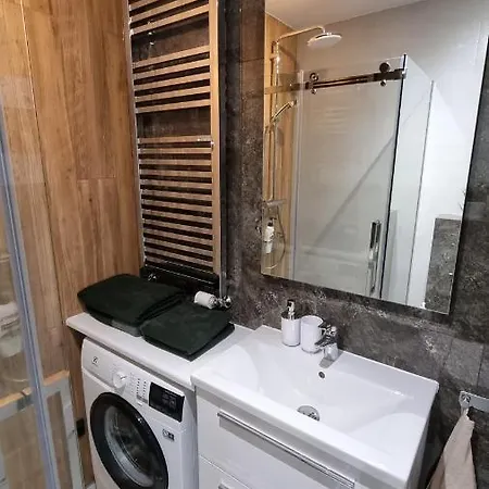 Apartament Mlody Gdansk - Bezplatny Parking, Mocne Wifi, Dobre Polaczenie Z Lotniskiem Exterior photo